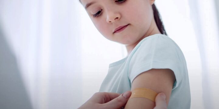 Батьки часто питають, які реакції на щеплення є поширеними